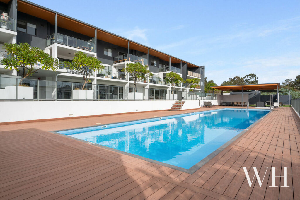 4096411