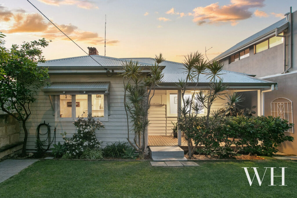 5242979